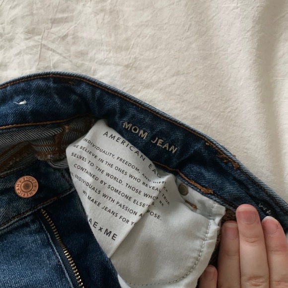 American Eagle distressed dark Mom Jeans - Picture 3 of 7